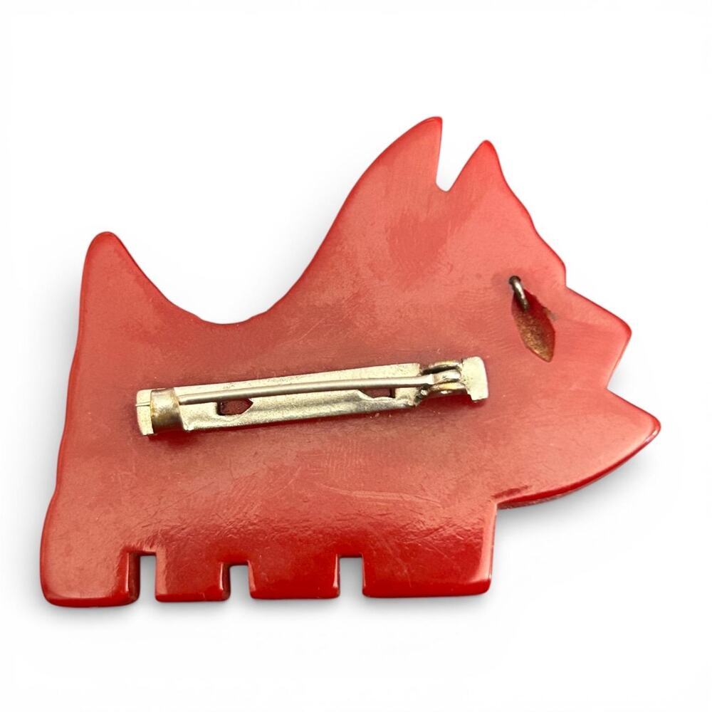 Carved Red Bakelite Scottie Dog Brooch - Picture 4 of 5